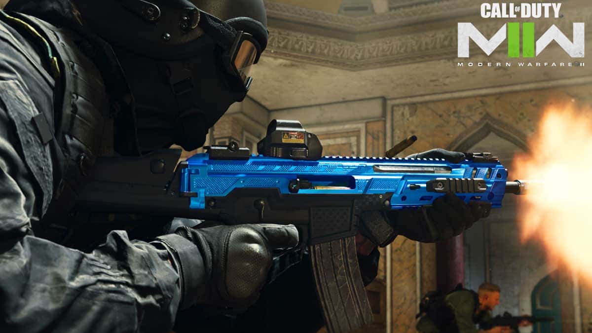 Modern Warfare player with blue camo on weapon