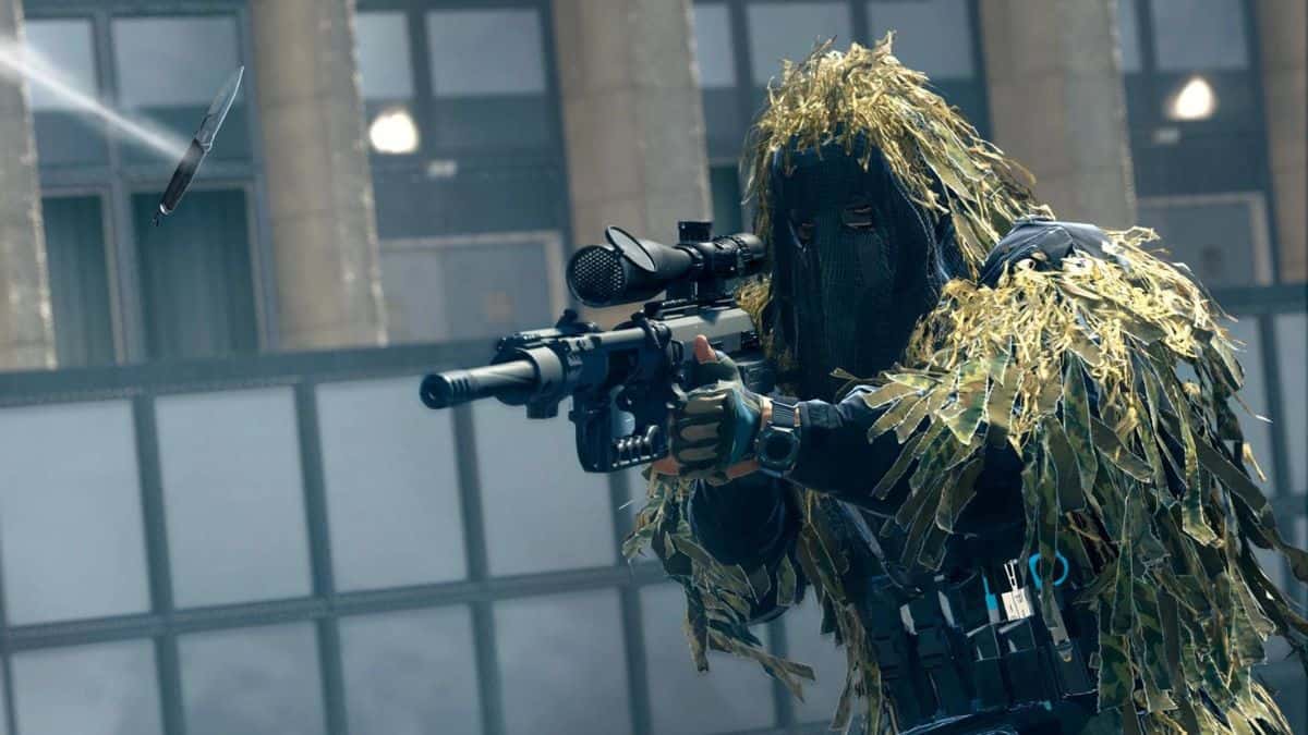 warzone 2 sniper operator about to be hit by throwing knife