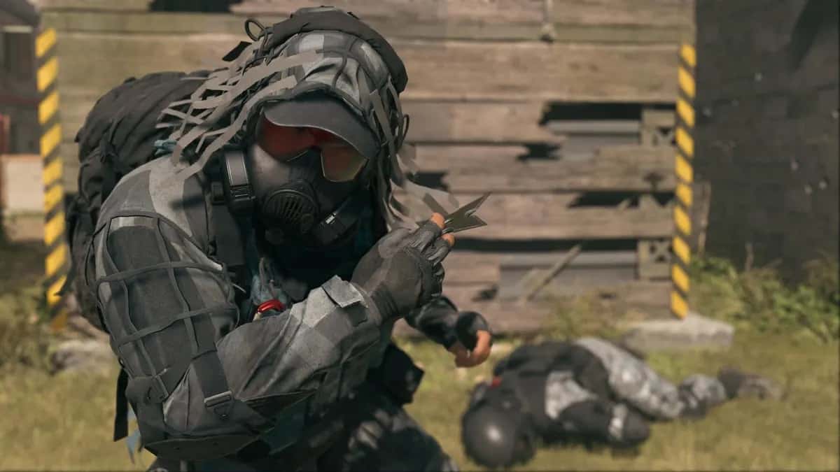 Warzone 2 Operator with Gas Mask