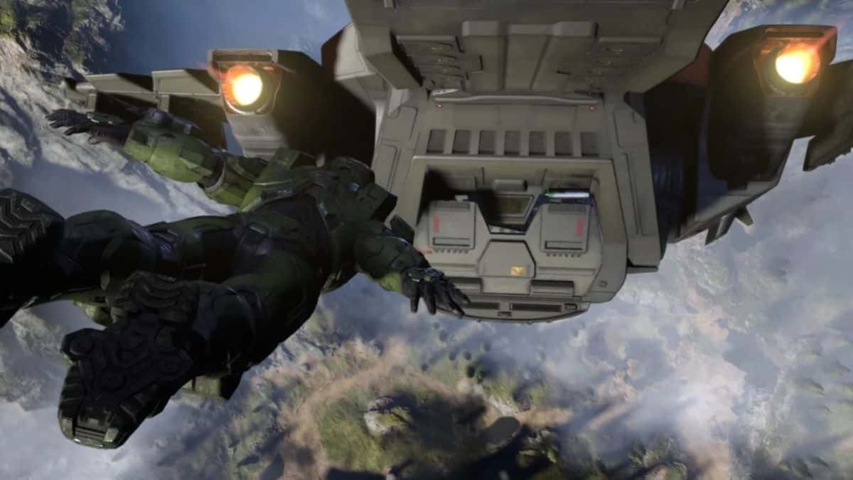 Master Chief and the UNSC Pelican from Halo