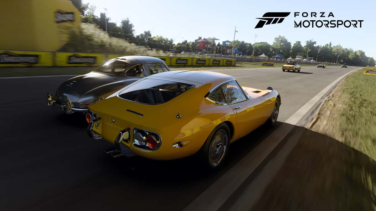 Yellow and other oldie car racing in Forza Motorsport