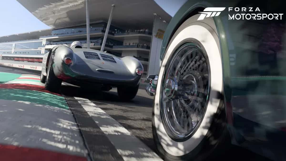 Cars racing in Forza Motorsport