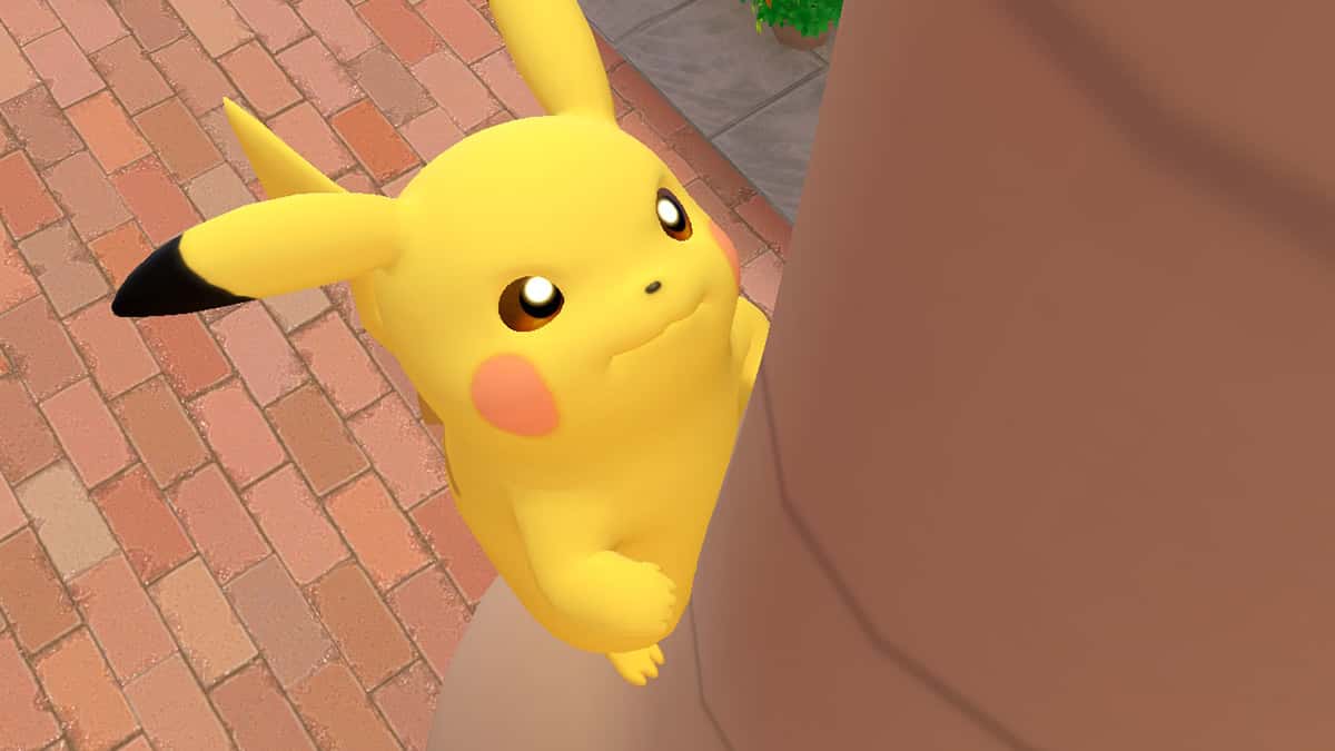 Detective Pikachu climbing on Alolan Exeggutor