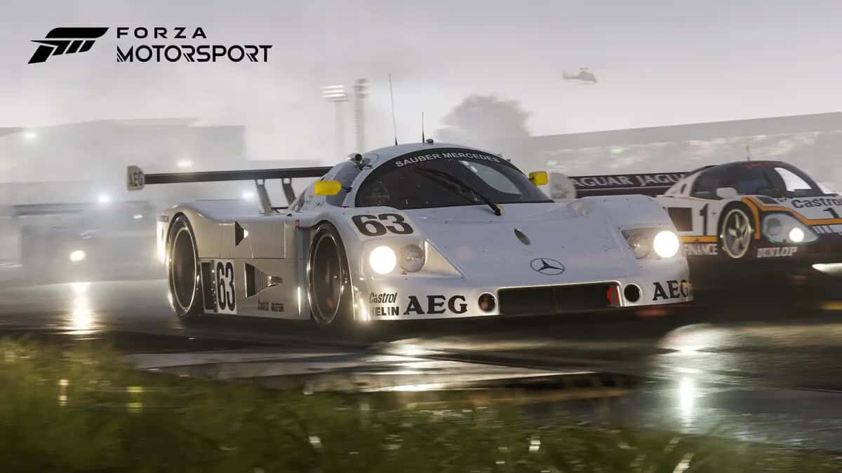 car racing in rain in Forza Motorsport