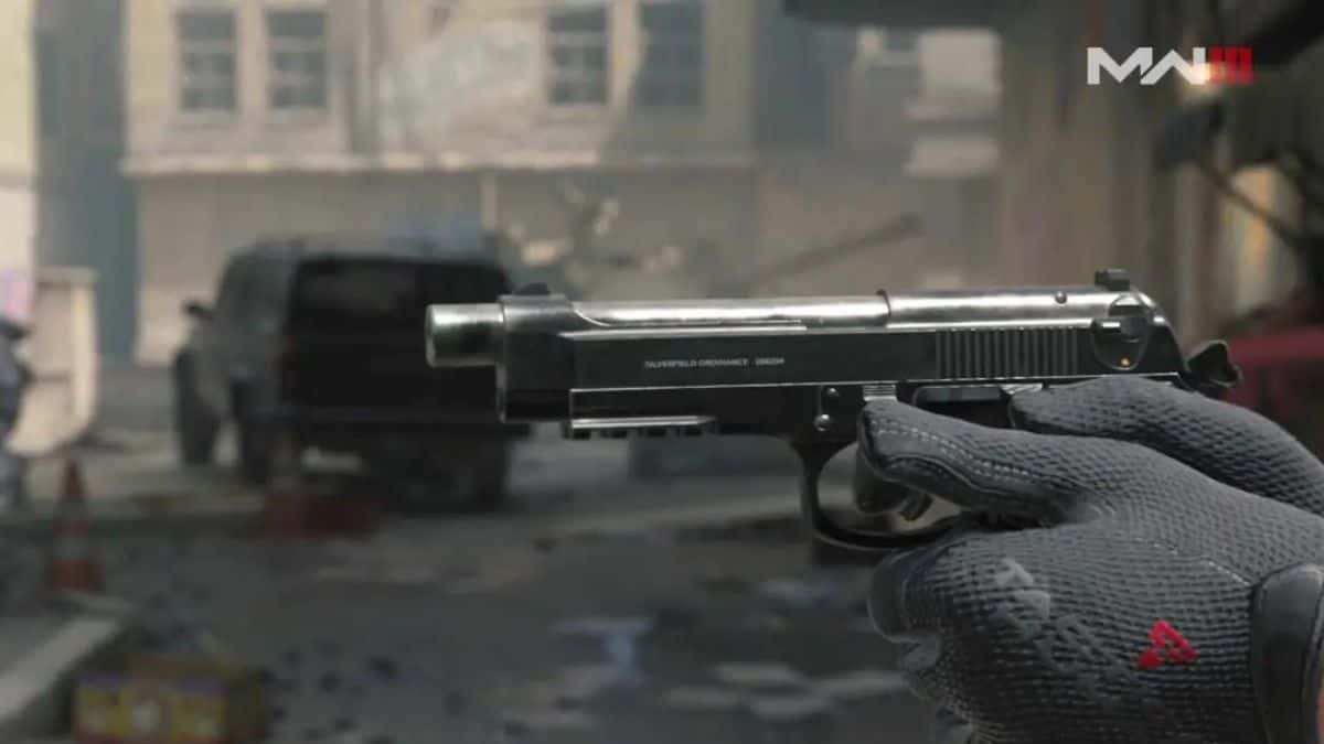 player holding a pistol in modern warfare 3