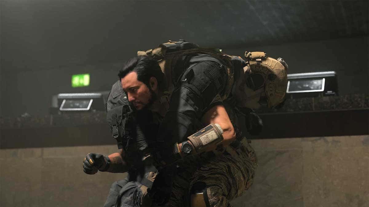 MW3 Operator carrying another Operator