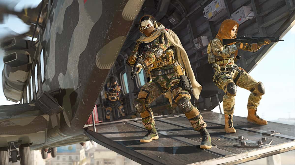MW2 Operators in a Warzone helicopter