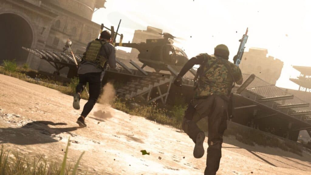 players running to helicopter in warzone