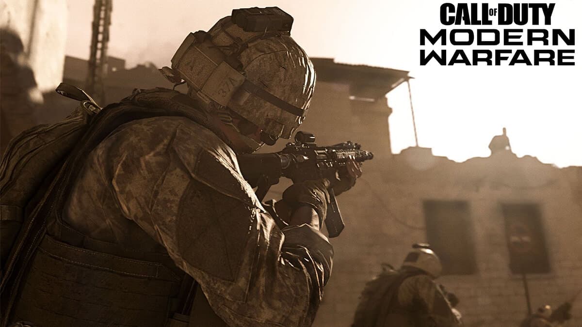 Modern Warfare player aiming down sight