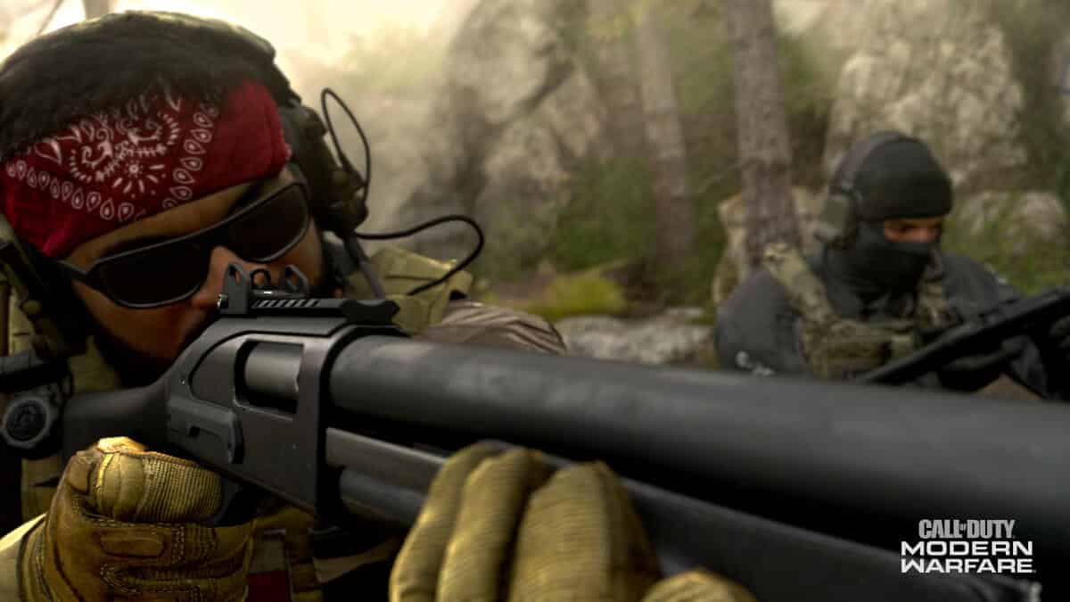 Modern Warfare character aiming down sights
