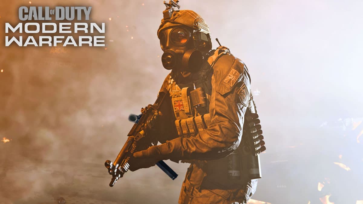 Modern Warfare player with vanguard attachments on gun