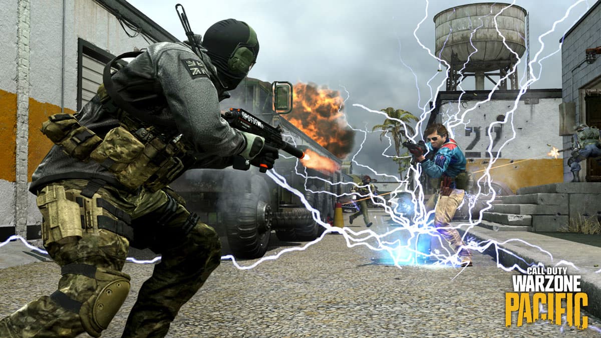 Warzone players fighting in Caldera Storage Town