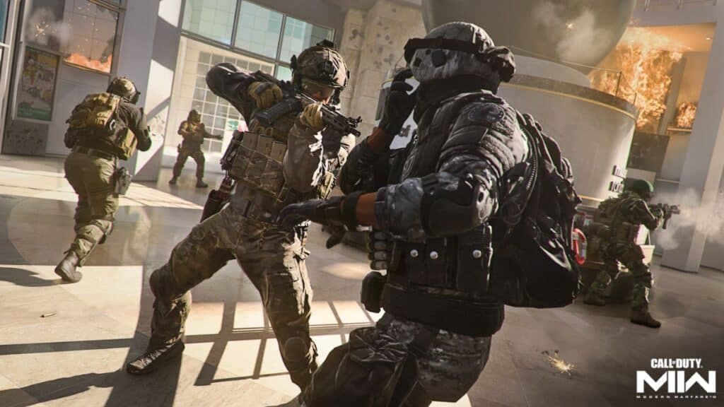Modern Warfare 2 pointing gun at enemy