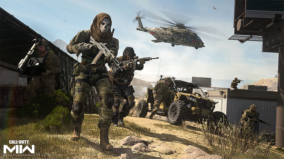 Players running from a helicopter in Modern Warfare 2