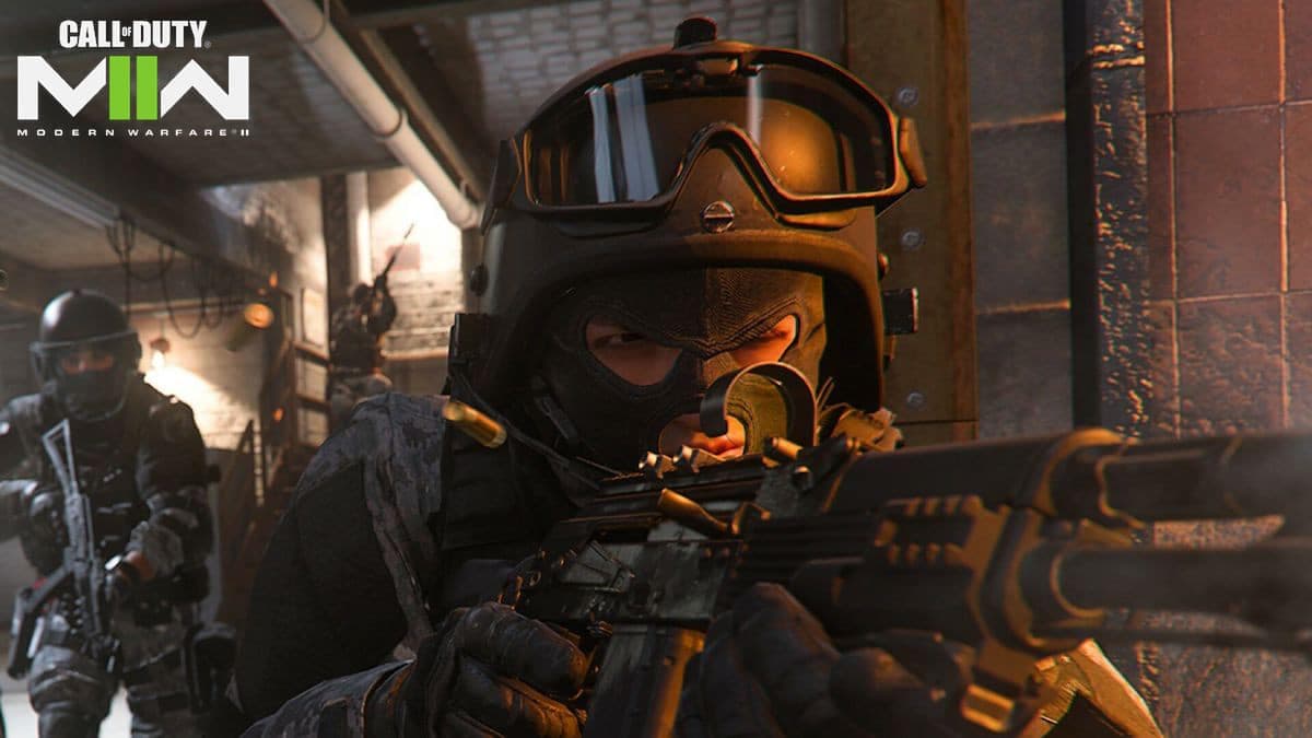 Modern Warfare 2 Operator with weapon