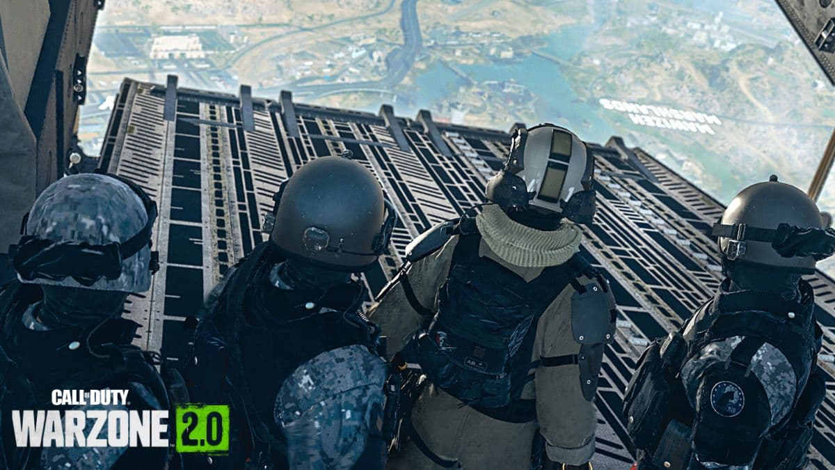 Warzone 2 Operators looking out of plane