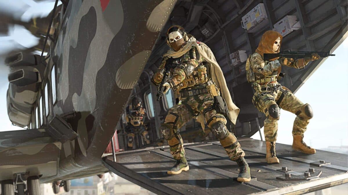 warzone 2 operators getting ready to drop in cod