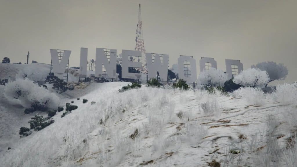 vinewood sign covered in snow in gta online