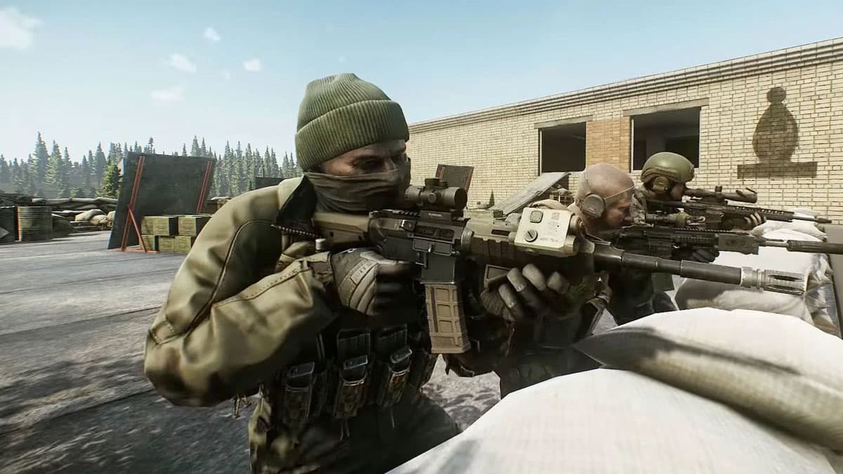 Escape from Tarkov players aiming weapons