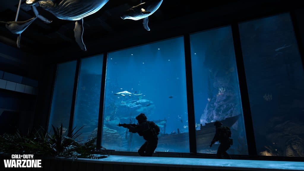 Soldiers in an aquarium near a fish tank in Warzone 2