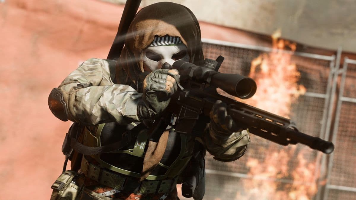 Modern Warfare 2 Operator holding Assault Rifles