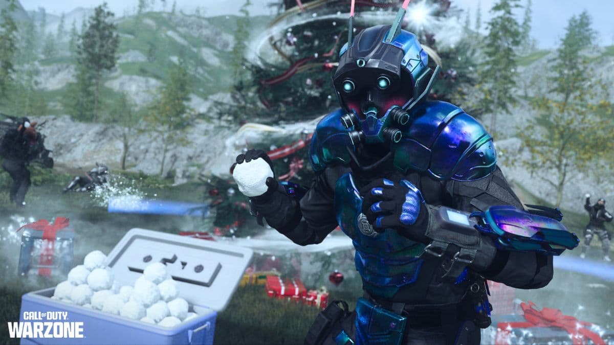 warzone operator holding a snowball in slay ride resurgence