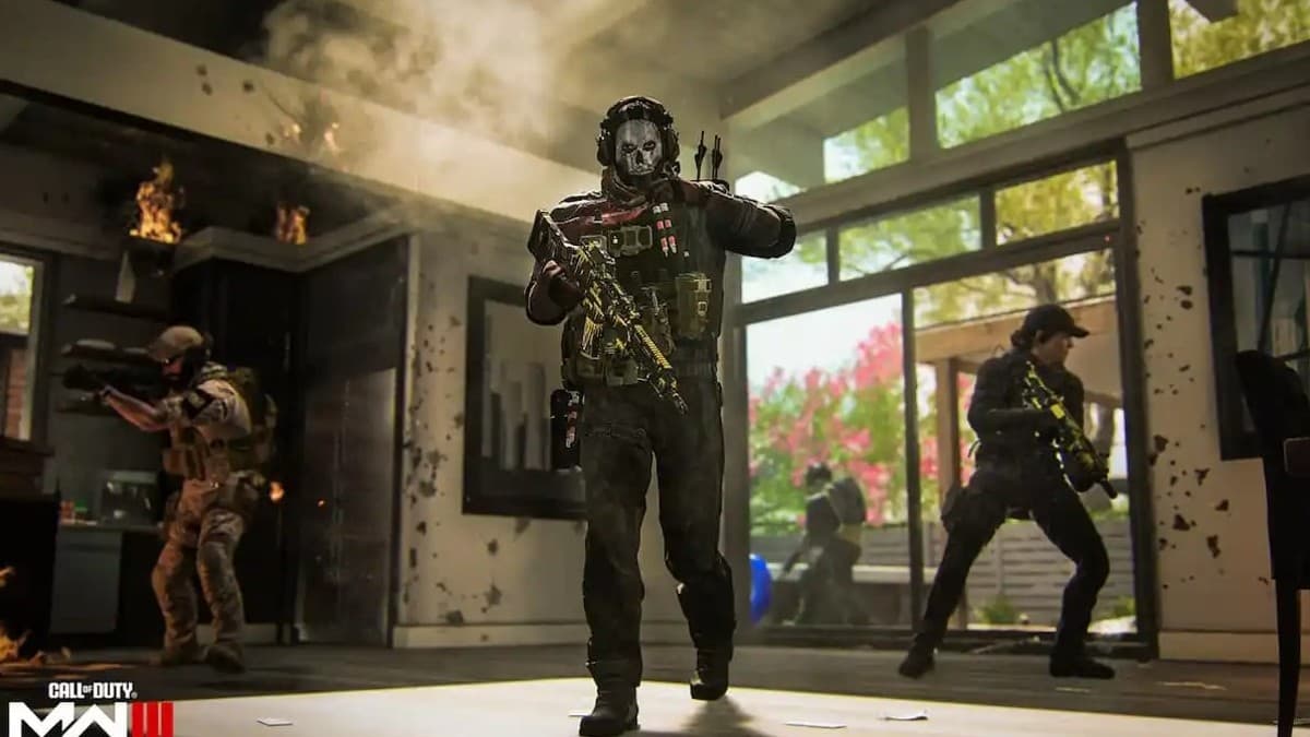 Three Operators in MW3 with weapons in hand