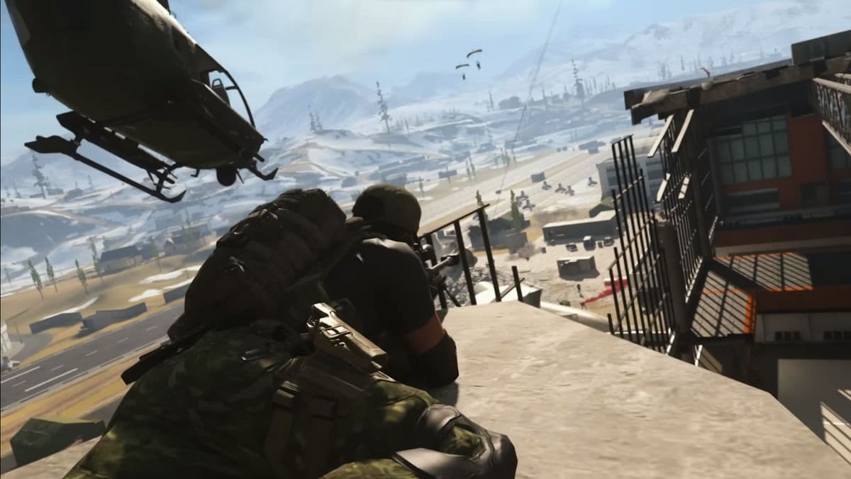 warzone mobile operator aiming sniper