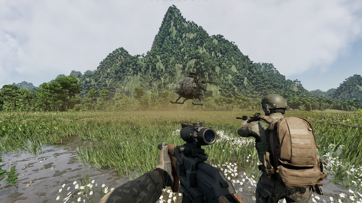 Two characters holding weapons, and a helicopter landing in Gray Zone Warfare